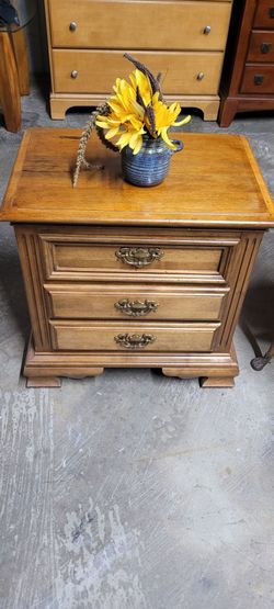 1 NIGHTSTAND