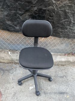 Black offices chair/ silla negra