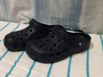 Used CROCS (Size: 5 M/7W) In Excellent Condition 
