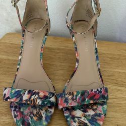 Kelly & Katie Floral Heels – Size 8– Ankle Strap