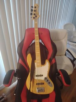 SX Fretless 4-String Bass