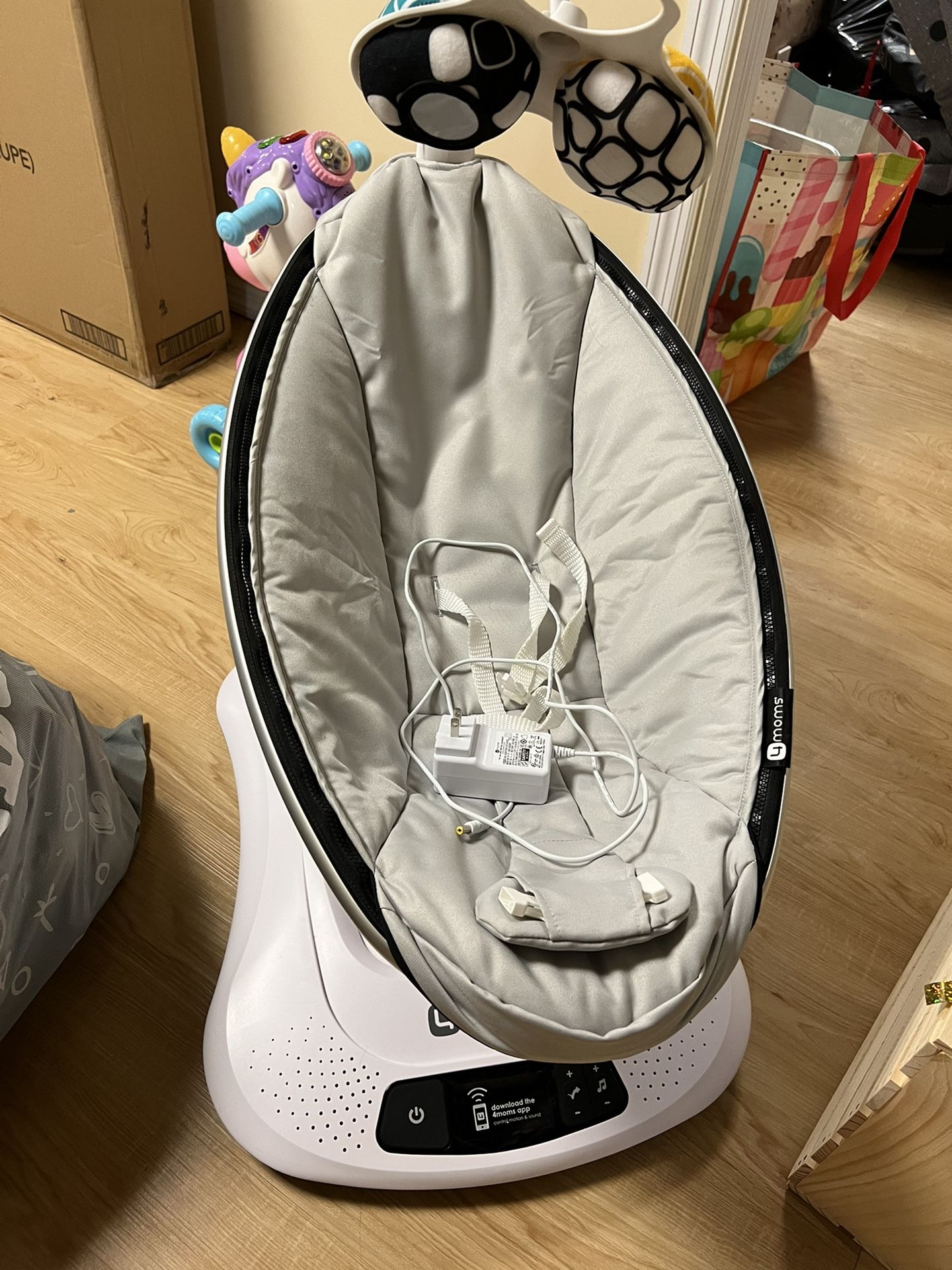 Baby Swing- Mama Roo