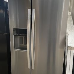 REFRIGERATOR 
