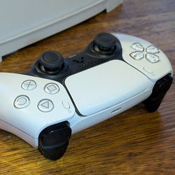 (stick drift) White PlayStation 5 DuelSense controller