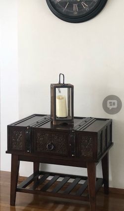 Accent furniture table