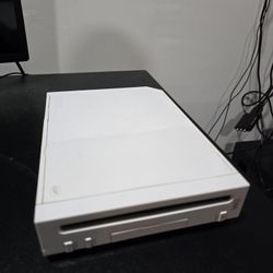 Nintendo Wii Comes With Cables, 2 Controllers 