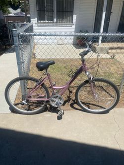 Raleigh women’s bike 26 inch wheels 8speed with shocks & shocks in the seat