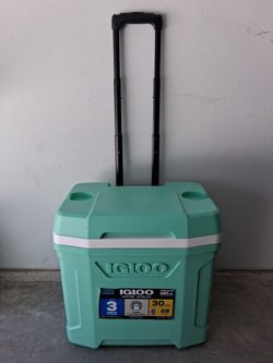 Igloo Latitude 30qt. Roller cooler like NEW!!