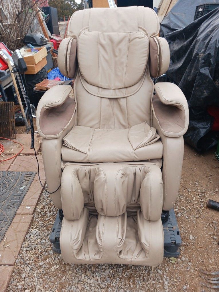 ideal Massage Chair (Shiatsu Massage)