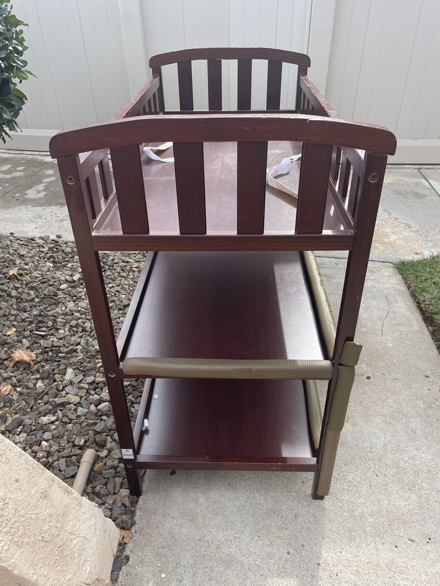 Free Changing Table 