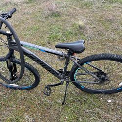 Schwinn Mountain Bike Aluminium Light Weight Tubing- Used Comes With Extra Inter Tube.