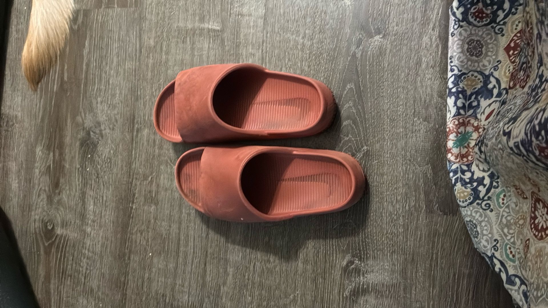  Nike Slides
