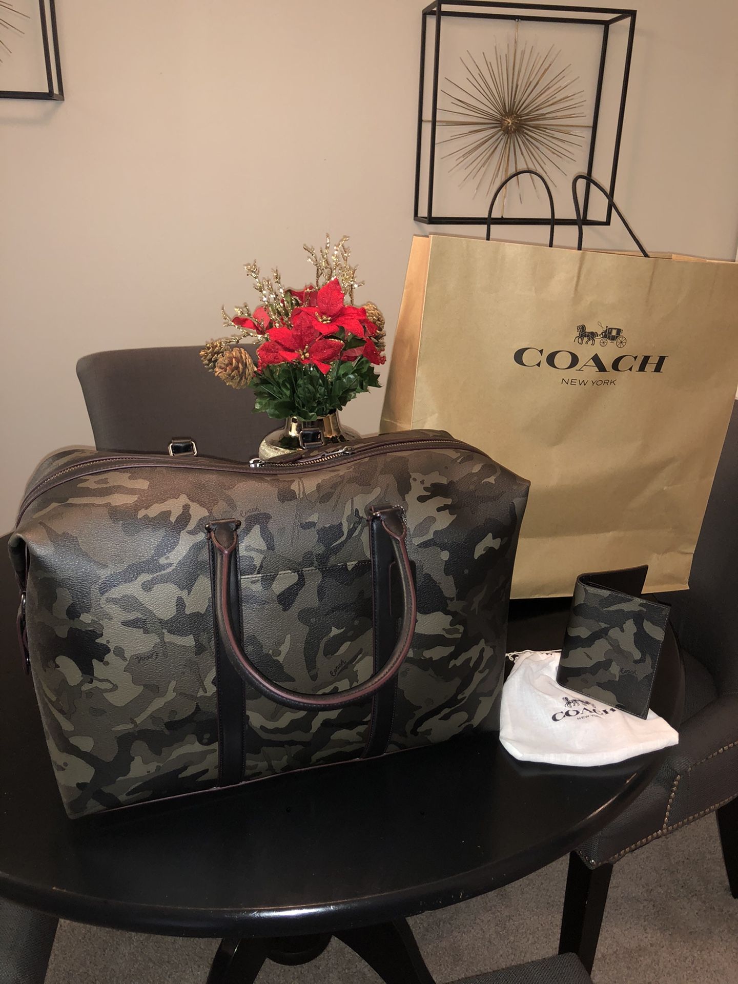 AUTHENTIC COACH F78498 Trekker Men’s Camo Duffle Travel Bag & Passport Holder!