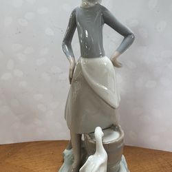 Vintage Lladro #4682 Girl With Milk Pail