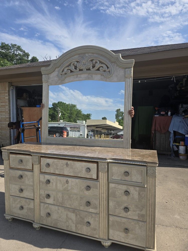 DRESSER WITH MIRROR 