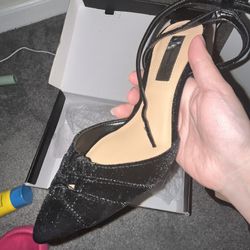 Woman’s High heel shoes size 6