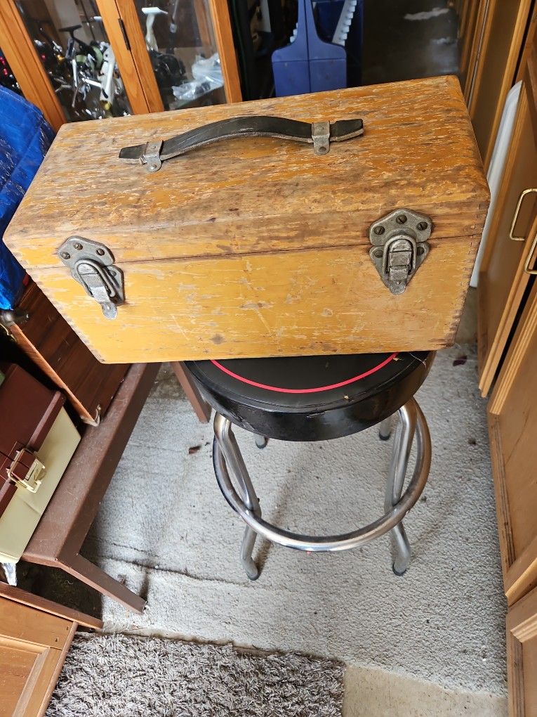 Fishing Vintage Tackle Box Bass Gear