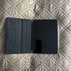 iPad Pro 11" 1st Gen 256GB WiFi,  Apple Smart Keyboard,  Apple Pencil