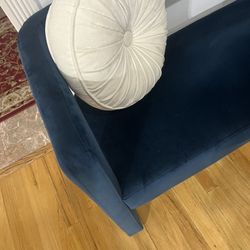 New small sofa bench with two decorative pillows