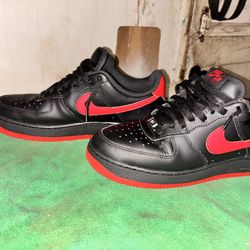 Nike Air Force 1 Low "Bred"