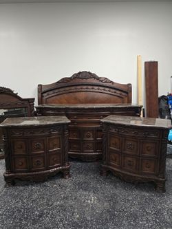 Bedroom Set king size. Ashley Furniture
