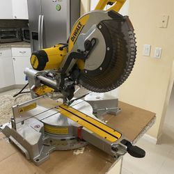 DEWALT 12" Double-Bevel Sliding Compound Miter Saw (DWS779)