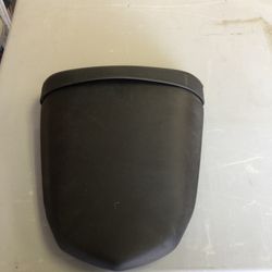 04 Suzuki GSX  Rear seat