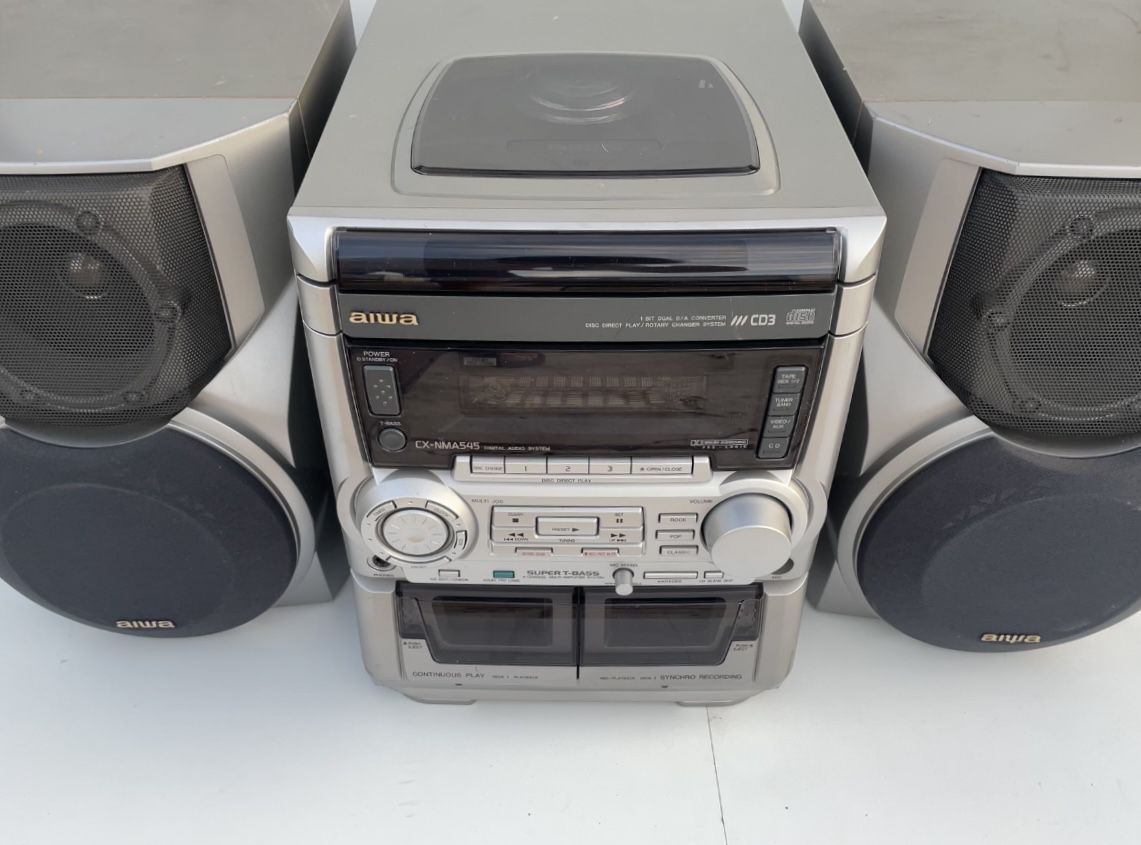 Aiwa 1999 Stereo System CX-NMA545U & 2 Aiwa Speakers Model No. SX-WNA555 