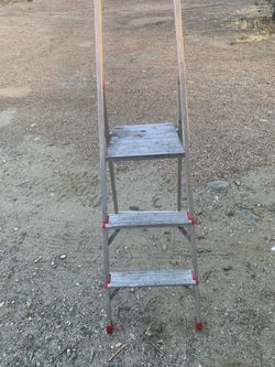 Aluminum step ladder