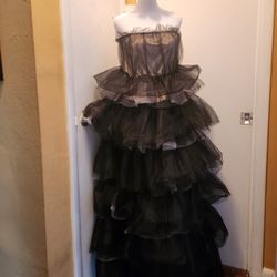 Long Black And Tan Tiered Tulle Sleeveless Dress Sz Medium Goth, Bridal, Cocktail, Formal 