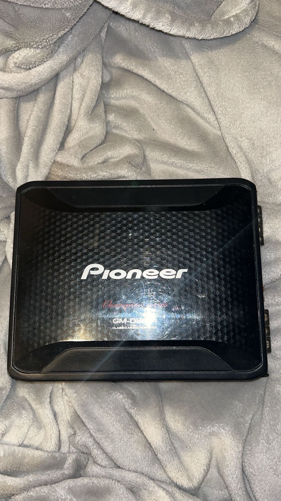 Pioneer 2 Channel Amp with Bass Knob