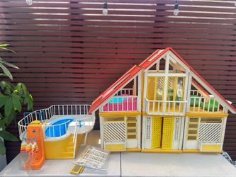 1975 Barbie AFrame Barbie dream house, dream pool and bubbling spa