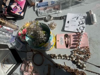 Mixed Jewelry and Accessories Lot
