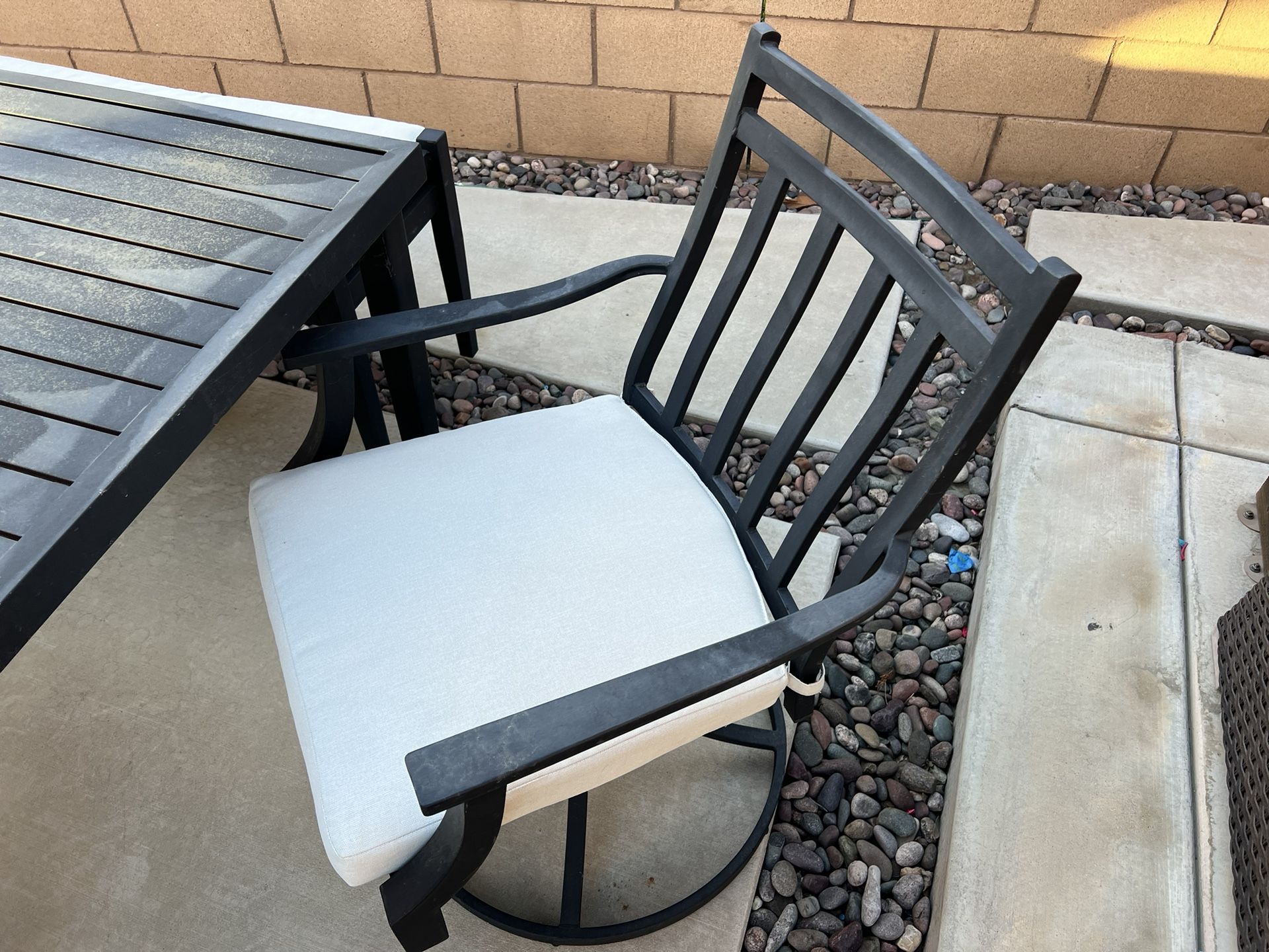 Patio Furniture Table for Sale in Fontana, CA OfferUp