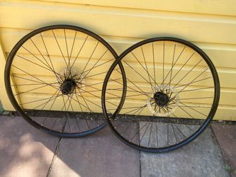 Gravel wheel set
