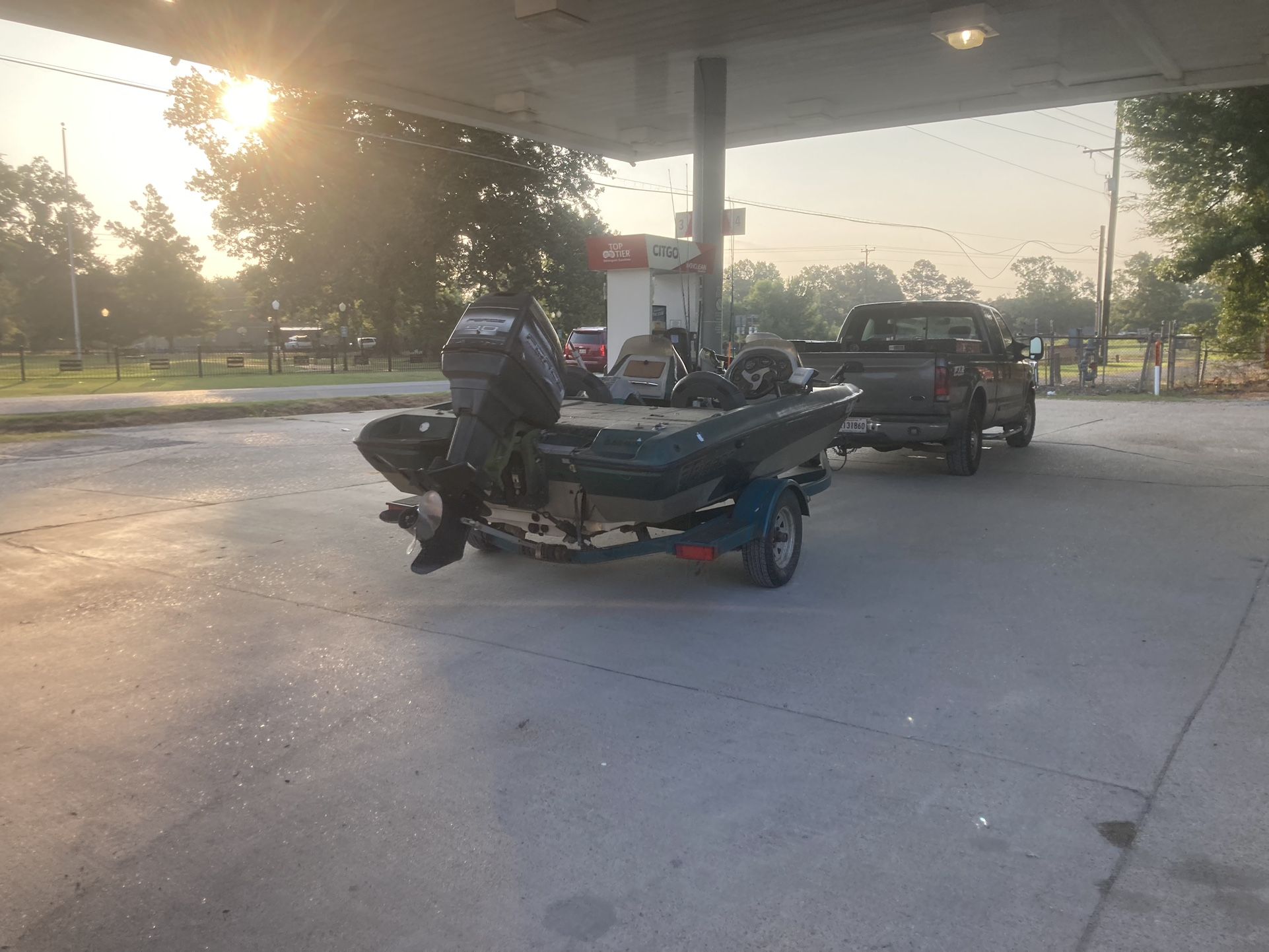 1998 fisher bass Ski Boat. 