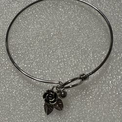 Bangle Bracelet With Flower Charm (fashion Jewelry)