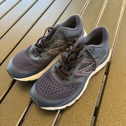 Women’s New Balance  7