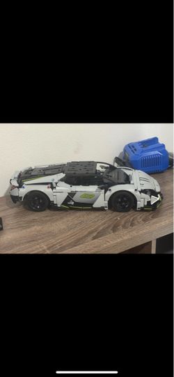 Lego driving car