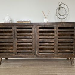 Beautiful Solid Wood Media Console – Excellent Condition