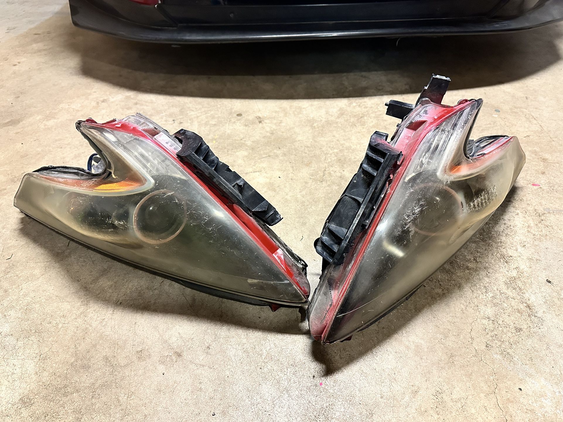 Nissan 370 Headlight