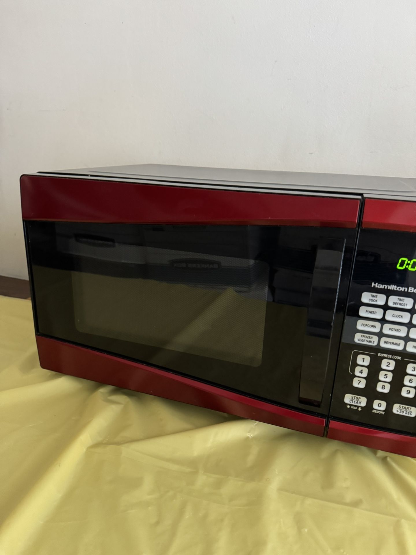 Hamilton Beach Microwave 0.9 Cu 