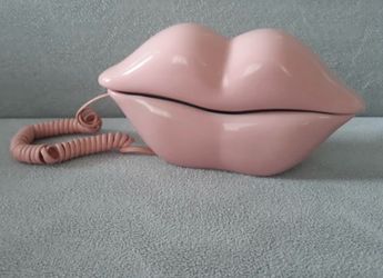Vintage Pink Lip Phone