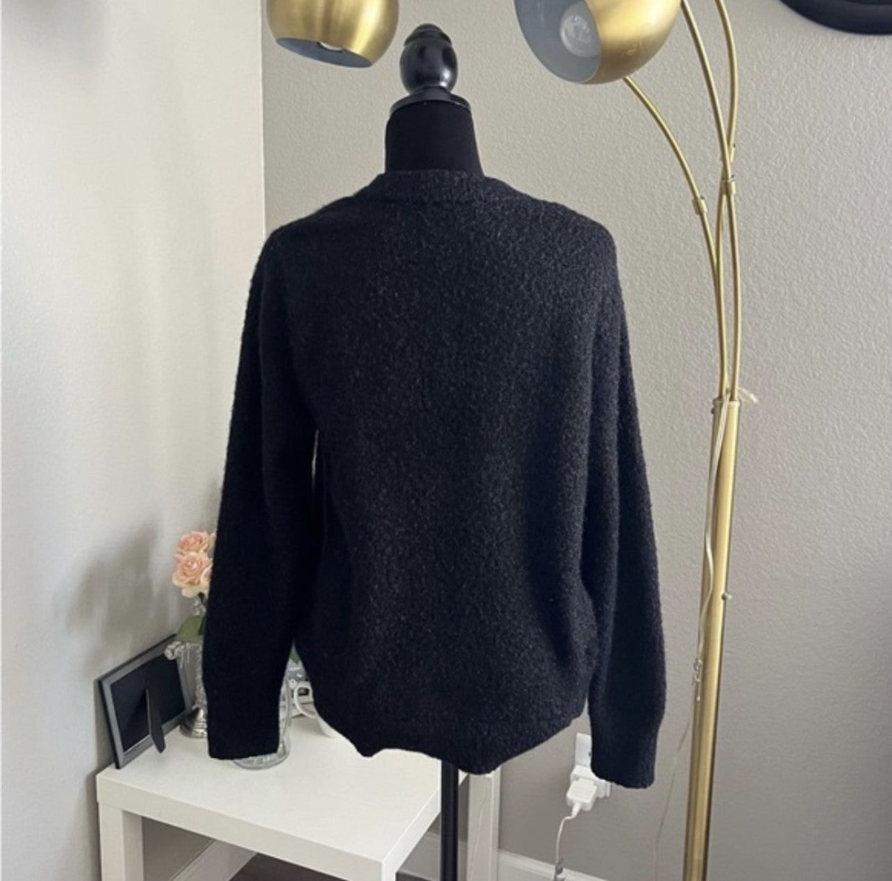 universitetsområde suspendere London Calvin Klein Jeans Women's Crew Neck Furry Pullover Sweater Black Size  Large for Sale in Las Vegas, NV - OfferUp