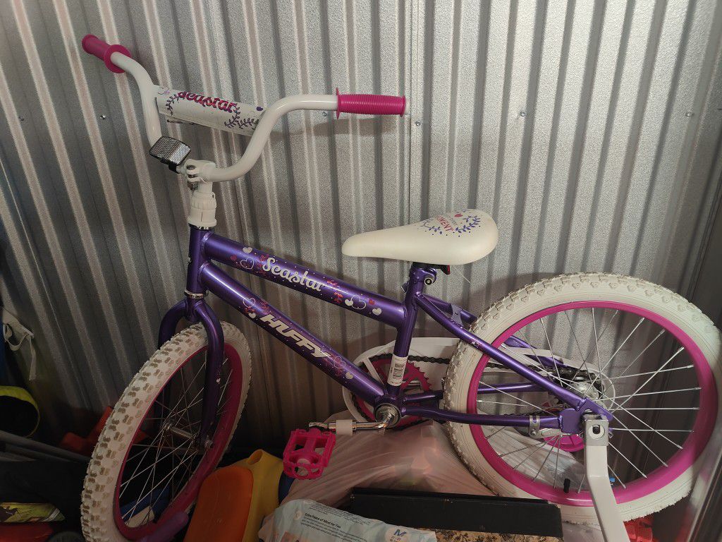Girls Huffy Bike With Training Wheels For Ages 7-10 Needs Air In Tires