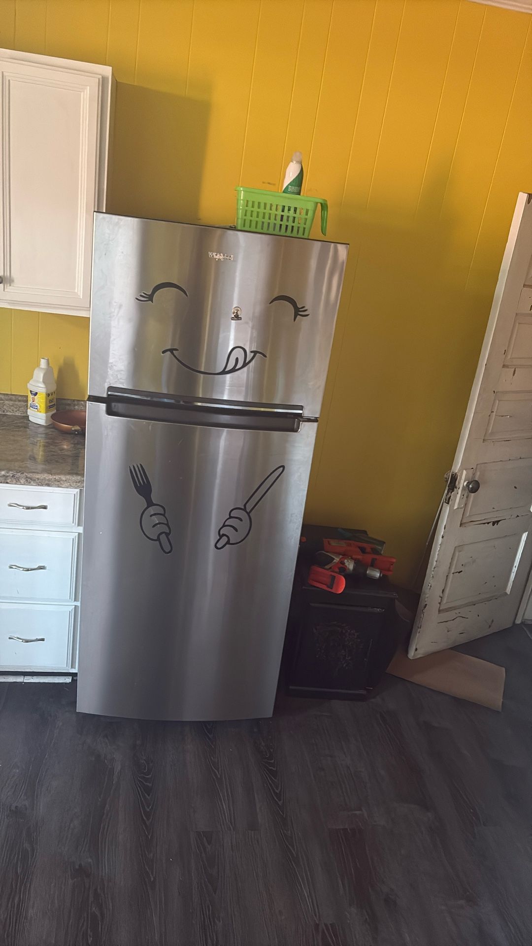 Refrigerator Works Well