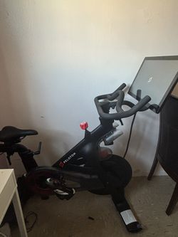 PELOTON exercise Bike