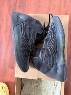 Adidas Yeezy Quantum Sneakers Black sz 10