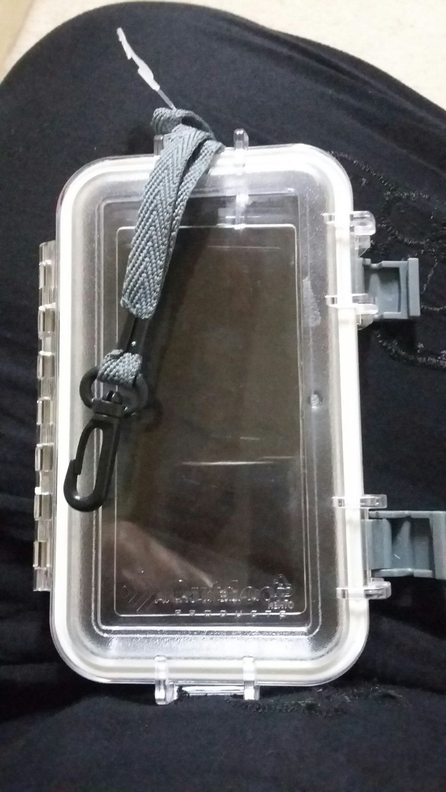 New with tags watertight for iPhones and Samsung phones too $5 pick up only at Alvernon and Valencia