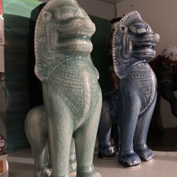 Pair Of Vintage Foo Dogs Statues 